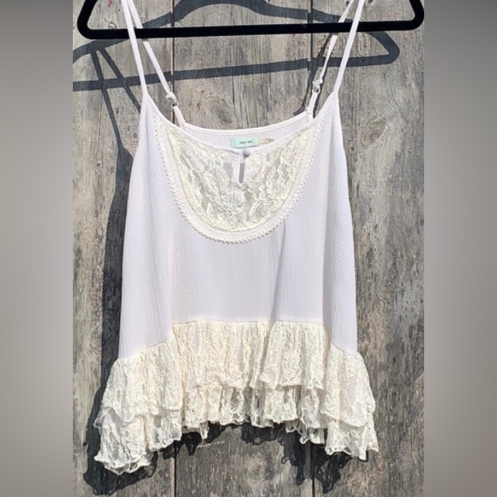 KIMCHI BLUE | White Lace & Ruffle Tank